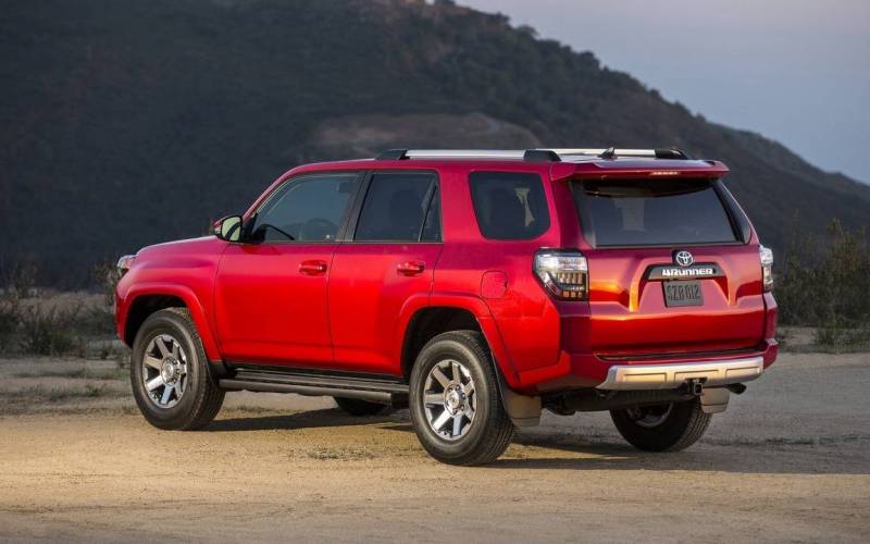 Comparison Toyota 4Runner TRD OFFRoad 2019 vs Toyota Hilux Surf 2017 SUV Drive